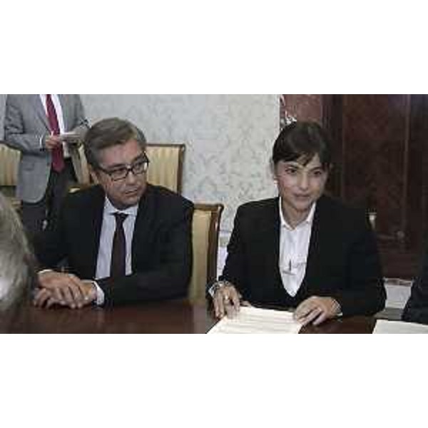 Francesco Peroni (Assessore regionale Finanze) e Debora Serracchiani (Presidente Regione Friuli Venezia Giulia) al Tavolo Stato-Regione FVG per la revisione del "patto Tremonti-Tondo", a Palazzo Chigi - Roma 23/10/2014