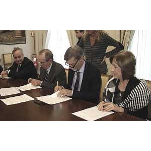 Tavolo Stato-Regione FVG per la revisione del "patto Tremonti-Tondo": Gianclaudio Bressa (Sottosegretario Affari regionali e Autonomie), Pier Carlo Padoan (Ministro Economia e Finanze), Graziano Delrio (Sottosegretario Presidenza Consiglio Ministri) e Maria Carmela Lanzetta (Ministro Affari regionali e Autonomie), a Palazzo Chigi - Roma 23/10/2014
