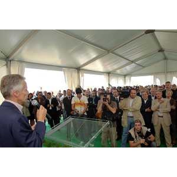 Riccardo Illy (Presidente Regione Friuli Venezia Giulia) alla consegna dei lavori della A28 Portogruaro-Pordenone-Conegliano, che mette in collegamento la A4 e la A27, nel cantiere allestito all'uscita autostradale di Godega. (Godega Sant'Urbano, TV, 12/09/07)