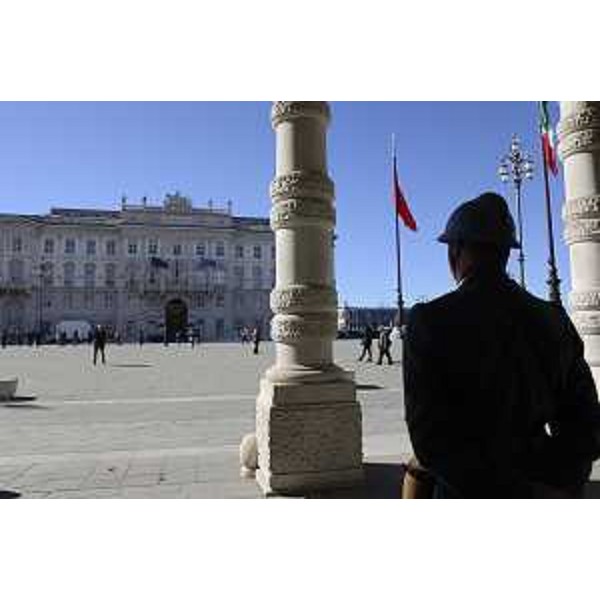 Un soldato con la divisa della Prima Guerra Mondiale per la mostra "La Grande Guerra" allestita dall'Esercito Italiano e inaugurata oggi in Prefettura - Trieste 22/10/2014
