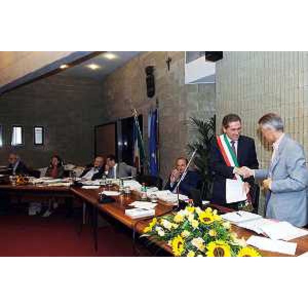 Riccardo Illy (Presidente Regione Friuli Venezia Giulia) saluta Andrea Zuliani (Sindaco Campoformido) in occasione dei lavori della Giunta regionale riunita nella sede del Comune di Campoformido. (Campoformido 14/09/07)