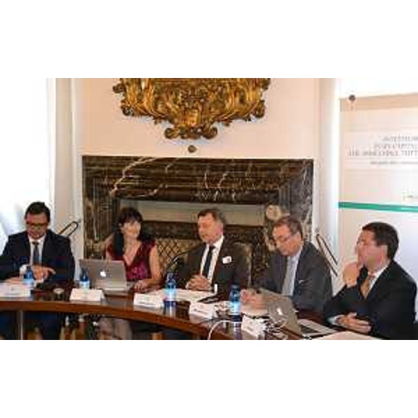 Chiara Mio (Presidente Banca Popolare FriulAdria Crédit Agricole), Michele Bortolussi (Vicepresidente Confindustria Udine) e Sergio Bolzonello (Vicepresidente Regione FVG e assessore Attività produttive, Commercio, Cooperazione, Risorse agricole e forestali) alla conferenza stampa sui dati dell'agroindustriale del Nord Italia illustrati oggi alla Confindustria - Udine 24/10/2014