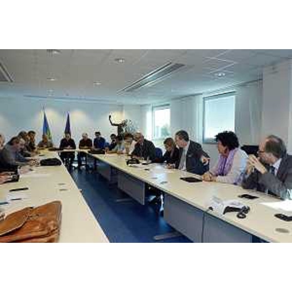 Sergio Bolzonello (Vicepresidente Regione FVG e assessore Attività produttive) e gli assessori regionali Loredana Panariti (Lavoro) e Gianni Torrenti (Cultura) al Tavolo sullo stabilimento Ideal Standard di Orcenico di Zoppola (PN) - Udine 24/10/2014