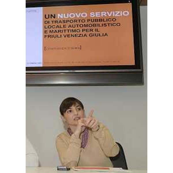 Debora Serracchiani (Presidente Regione Friuli Venezia Giulia) alla conferenza stampa di presentazione del Bando europeo per il Trasporto Pubblico Locale (TPL) su gomma e marittimo - Udine 27/10/2014