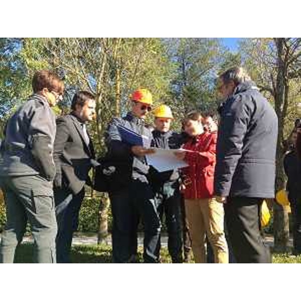 Debora Serracchiani (Presidente Regione Friuli Venezia Giulia e commissario straordinario mitigazione rischio idrogeologico) visita il cantiere dei lavori di ripristino e consolidamento dei pennelli sulla sponda sinistra del torrente But - Frazione Cadunea, Tolmezzo 27/10/2014