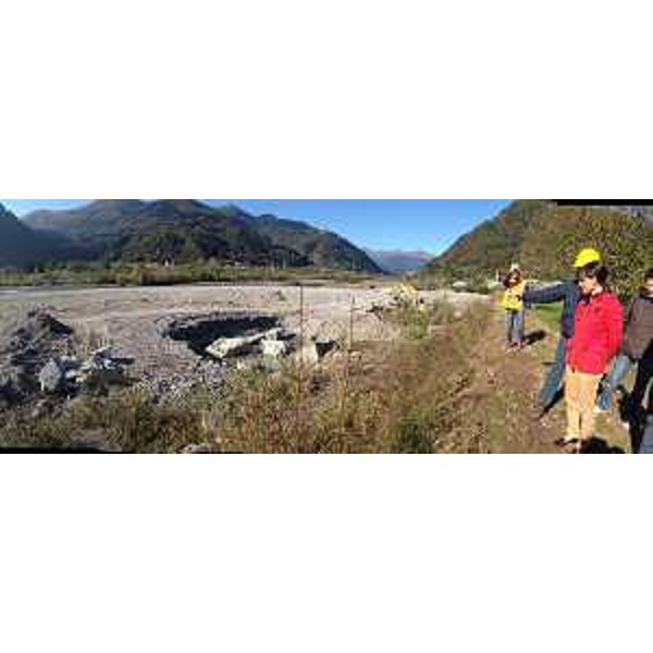 Debora Serracchiani (Presidente Regione Friuli Venezia Giulia e commissario straordinario mitigazione rischio idrogeologico) visita il cantiere dei lavori di ripristino e consolidamento dei pennelli sulla sponda sinistra del torrente But - Frazione Cadunea, Tolmezzo 27/10/2014