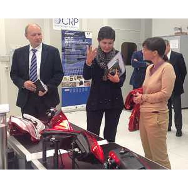 Paola Carrea e Franco Marcori [Presidente e direttore tecnico Centro Ricerche Plast-optica (CRP)] accompagnano Debora Serracchiani (Presidente Regione Friuli Venezia Giulia) nella visita al Centro Ricerche Plast-optica (CRP) - Amaro (UD) 27/10/2014