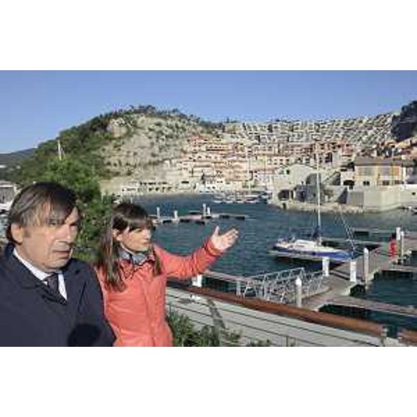 Claudio De Eccher (Rizzani de Eccher S.p.A.) accompagna Debora Serracchiani (Presidente Regione Friuli Venezia Giulia) nella visita a Portopiccolo - Sistiana (TS) 28/10/2014