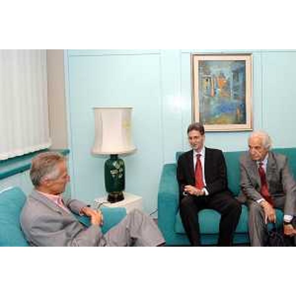 Riccardo Illy (Presidente Regione Friuli Venezia Giulia) e Alberto Gasparini (Direttore ISIG-Istituto Sociologia Internazionale Gorizia) con Leonard Orban (Commissario europeo Multilinguismo) durante l'incontro svoltosi a Gorizia nella sede di rappresentanza dell'Amministrazione regionale. (Gorizia 14/09/07)