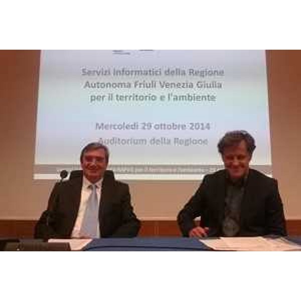 Stefano Urbano (Presidente Ordine Ingegneri provincia Udine) e Paolo Vrabec (Presidente Federazione Ordine Architetti FVG) al seminario sull'Infrastruttura Regionale dei Dati Ambientali e Territoriali (IRDAT FVG) del Friuli Venezia Giulia, nell'Auditorium della Regione - Udine 29/10/2014