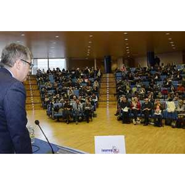 Francesco Peroni (Assessore regionale Finanze, Patrimonio, Coordinamento e Programmazione Politiche economiche e comunitarie) alla presentazione del Programma di Cooperazione transfrontaliera Interreg V Italia-Austria 2014-2020, nell'Auditorium della Regione - Udine 30/10/2014