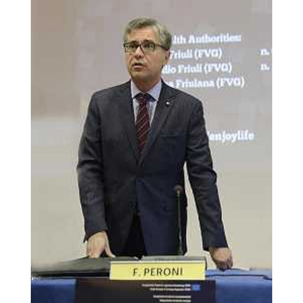 Francesco Peroni (Assessore regionale Finanze, Patrimonio, Coordinamento e Programmazione Politiche economiche e comunitarie) alla presentazione del Programma di Cooperazione transfrontaliera Interreg V Italia-Austria 2014-2020, nell'Auditorium della Regione - Udine 30/10/2014