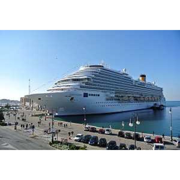 Costa Diadema, "Regina del Mediterraneo", nuova ammiraglia di Costa Crociere attraccata oggi a Trieste, primo Porto raggiunto dalla nave dopo la partenza dallo stabilimento Fincantieri di Marghera (VE) dove è stata costruita - Stazione Marittima, Trieste 31/10/2014