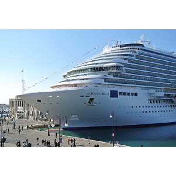Costa Diadema, "Regina del Mediterraneo", nuova ammiraglia di Costa Crociere attraccata oggi a Trieste, primo Porto raggiunto dalla nave dopo la partenza dallo stabilimento Fincantieri di Marghera (VE) dove è stata costruita - Stazione Marittima, Trieste 31/10/2014