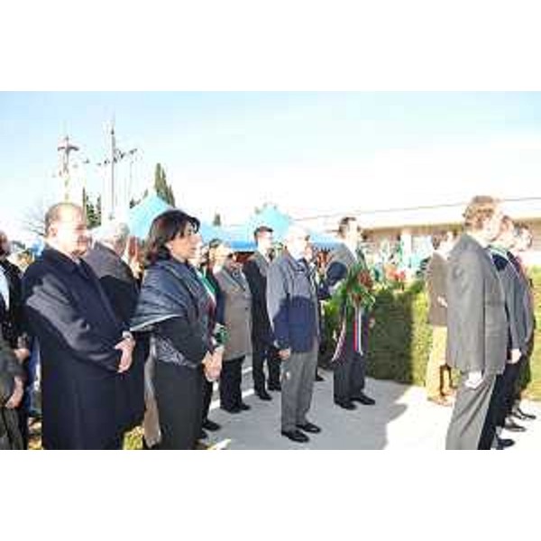 Mariagrazia Santoro (Assessore Regione FVG) alla cerimonia di commemorazione delle vittime del Campo di Concentramento della Seconda Guerra mondiale, con autorità italiane, slovene e croate - Gonars 01/11/2014