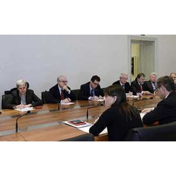 Debora Serracchiani (Presidente Regione Friuli Venezia Giulia) e Francesco Peroni (Assessore regionale Finanze e Programmazione politiche economiche e comunitarie) al Tavolo di concertazione per illustrare il Protocollo d'intesa sui rapporti finanziari Stato - Regione FVG, firmato nei giorni scorsi con il ministro Pier Carlo Padoan, alle organizzazioni sindacali e associazioni di categoria - Trieste 05/11/2014