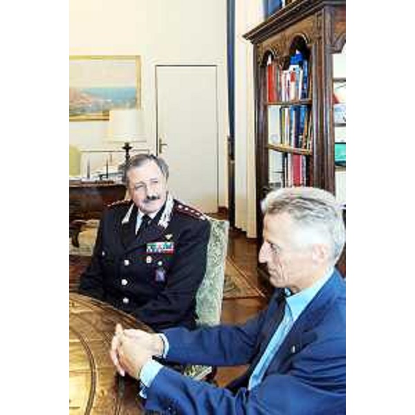 Riccardo Illy (Presidente Regione Friuli Venezia Giulia) riceve il Comandante provinciale dei Carabinieri di Trieste, colonnello Enzo Fanelli, che a fine settembre lascerà la città per il suo nuovo incarico all'Ufficio Giuridico dello Stato Maggiore della Difesa a Roma. (Trieste 18/09/07)