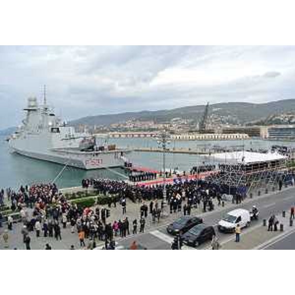 Cerimonia di consegna della Bandiera di combattimento alla Nave della Marina Militare Italiana "Virginio Fasan", seconda delle Fregate classe FREMM (Fregate Europee Multi Missione), sulla Riva Caduti per l'Italianità - Piazza Unità d'Italia, Trieste 05/11/2014