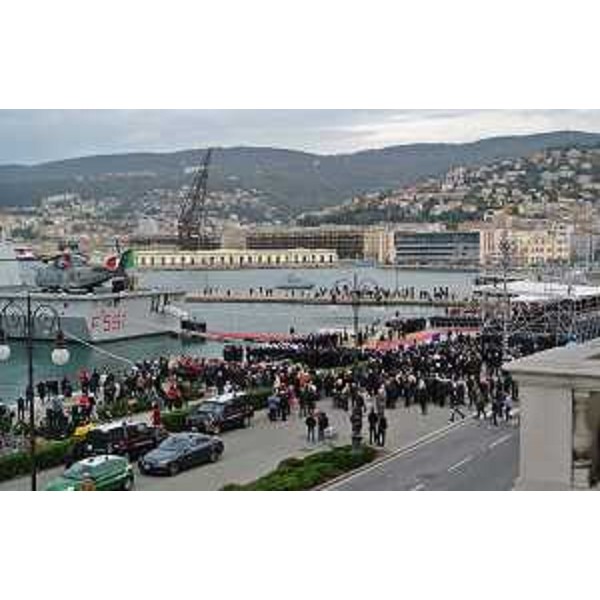 Cerimonia di consegna della Bandiera di combattimento alla Nave della Marina Militare Italiana "Virginio Fasan", seconda delle Fregate classe FREMM (Fregate Europee Multi Missione), sulla Riva Caduti per l'Italianità - Piazza Unità d'Italia, Trieste 05/11/2014