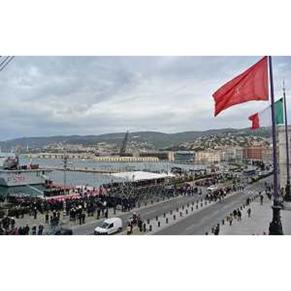Cerimonia di consegna della Bandiera di combattimento alla Nave della Marina Militare Italiana "Virginio Fasan", seconda delle Fregate classe FREMM (Fregate Europee Multi Missione), sulla Riva Caduti per l'Italianità - Piazza Unità d'Italia, Trieste 05/11/2014