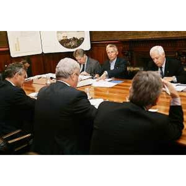 Incontro del Presidente del Friuli Venezia Giulia, Riccardo Illy, con i parlamentari eletti in FVG. Riccardo Illy incontra i parlamentari eletti in FVG per illustrare l'Atto aggiuntivo al Protocollo d'intesa tra la Regione FVG e la Presidenza del Consiglio dei Ministri. Presenti all'incontro Manlio Contento AN, Ivano Strizzolo ULIVO, Sabina Siniscalchi PRC, Carlo Pegorer ULIVO. (Roma 18/09/07) 