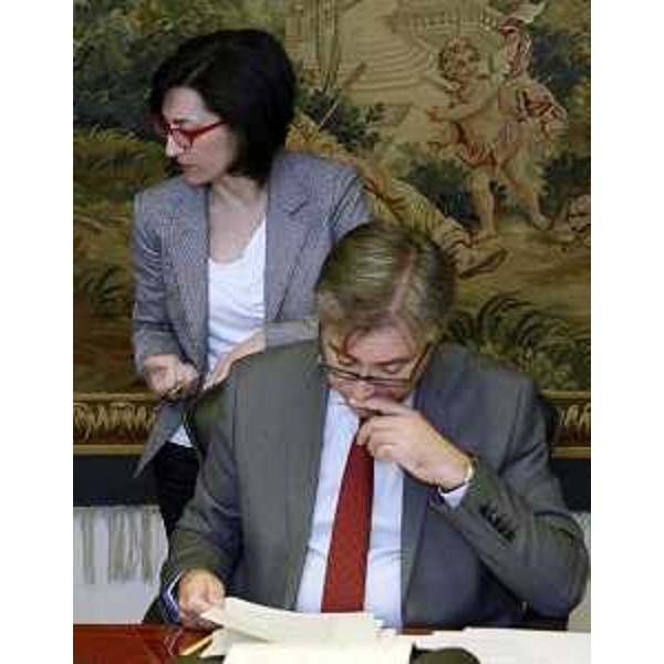 Gli assessori regionali Sara Vito (Ambiente ed Energia) e Francesco Peroni (Finanze, Patrimonio, Coordinamento e Programmazione Politiche economiche e comunitarie) durante la riunione della Giunta regionale del FVG - Trieste 07/11/2014