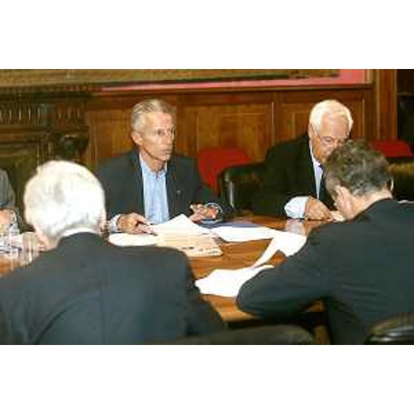 Incontro del Presidente del Friuli Venezia Giulia, Riccardo Illy, con i parlamentari eletti in FVG. Riccardo Illy incontra i parlamentari eletti in FVG per illustrare l'Atto aggiuntivo al Protocollo d'intesa tra la Regione FVG e la Presidenza del Consiglio dei Ministri. Presenti all'incontro Manlio Contento AN, Ivano Strizzolo ULIVO, Sabina Siniscalchi PRC, Carlo Pegorer ULIVO. (Roma 18/09/07) 