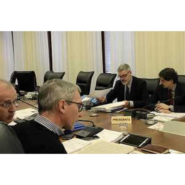 Paolo Panontin (Assessore regionale Funzione pubblica e Autonomie locali) e Vincenzo Martines (Presidente V Commissione consiliare) in V Commissione consiliare per l'approvazione del ddl di "Riordino del sistema Regione - Autonomie locali nel Friuli Venezia Giulia" - Trieste 13/11/2014