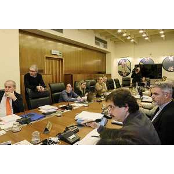 Vincenzo Martines (Presidente V Commissione consiliare) e Paolo Panontin (Assessore regionale Funzione pubblica e Autonomie locali) in V Commissione consiliare per l'approvazione del ddl di "Riordino del sistema Regione - Autonomie locali nel Friuli Venezia Giulia" - Trieste 13/11/2014