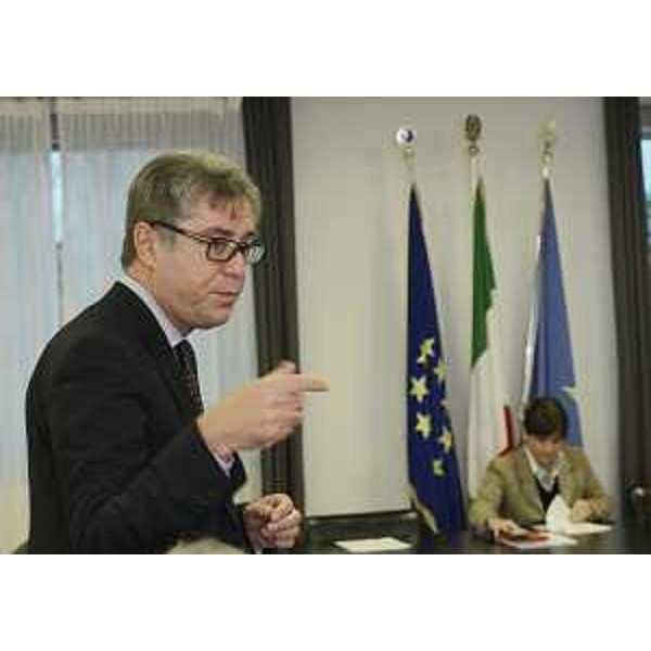 Francesco Peroni (Assessore regionale Finanze, Patrimonio, Coordinamento e Programmazione Politiche economiche e comunitarie) nel corso della riunione della Giunta regionale del FVG - Udine 10/11/2014