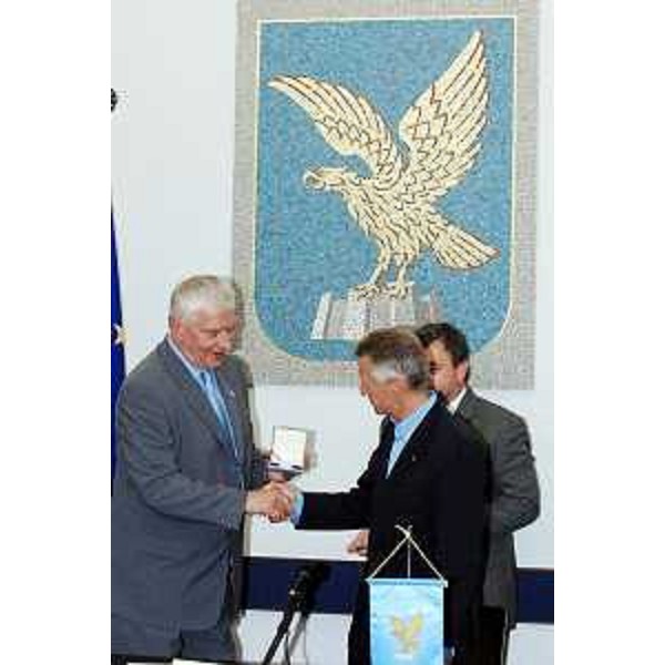 Riccardo Illy (Presidente Regione Friuli Venezia Giulia) e Josip Friscic (Presidente Contea croata di Koprivnica-Krizevci) nel corso della sottoscrizione dell'Accordo bilaterale tra la Regione FVG e la Contea croata di Koprivnica-Krizevci, a Trieste. (Trieste 19/09/07)