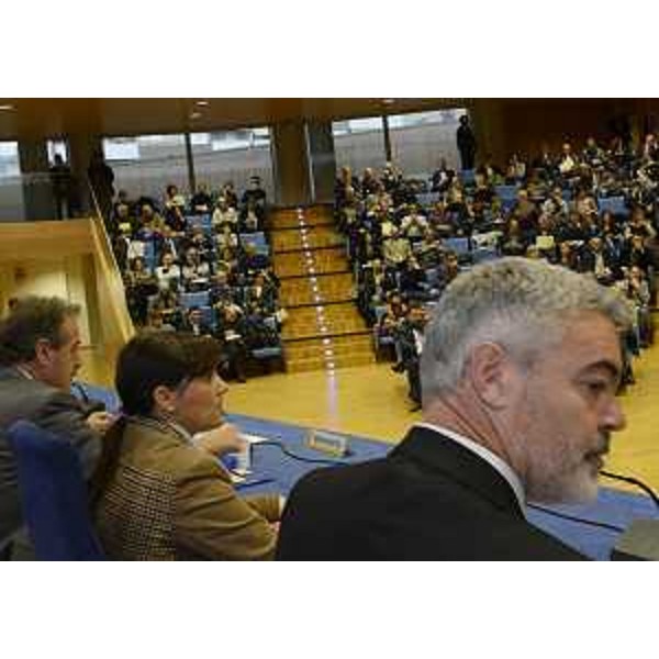 Mario Pezzetta (Presidente ANCI FVG), Debora Serracchiani (Presidente Regione Friuli Venezia Giulia) e Paolo Panontin (Assessore regionale Funzione pubblica e Autonomie locali) al convegno "La Regione e i Comuni: un gioco di squadra per le Riforme", organizzato da ForSer FVG in collaborazione con ANCI FVG - Udine 10/11/2014
