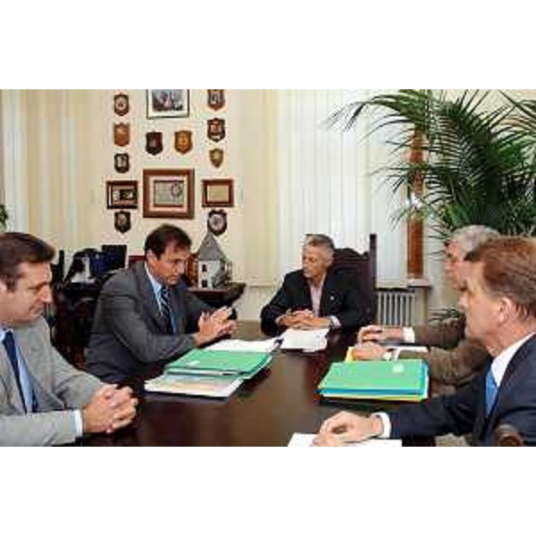Riccardo Illy (Presidente Regione Friuli Venezia Giulia), Renato Carlantoni (Sindaco Tarvisio) ed Enzo Marsilio (Assessore regionale Montagna) durante l'incontro presso il Comune di Tarvisio. (Tarvisio 20/09/07)