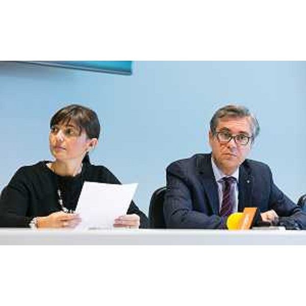 Francesco Peroni (Assessore regionale Finanze) e Debora Serracchiani (Presidente Regione Friuli Venezia Giulia) in conferenza stampa sull'approvazione definitiva del disegno di legge Finanziaria e Bilancio di previsione per il 2015 da parte della Giunta regionale del FVG - Udine 14/11/2014