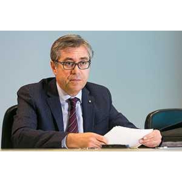 Francesco Peroni (Assessore regionale Finanze) in conferenza stampa sull'approvazione definitiva del disegno di legge Finanziaria e Bilancio di previsione per il 2015 da parte della Giunta regionale del FVG - Udine 14/11/2014