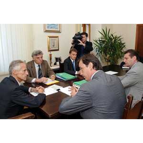 Riccardo Illy (Presidente Regione Friuli Venezia Giulia), Renato Carlantoni (Sindaco Tarvisio) ed Enzo Marsilio (Assessore regionale Montagna) durante l'incontro presso il Comune di Tarvisio. (Tarvisio 20/09/07)