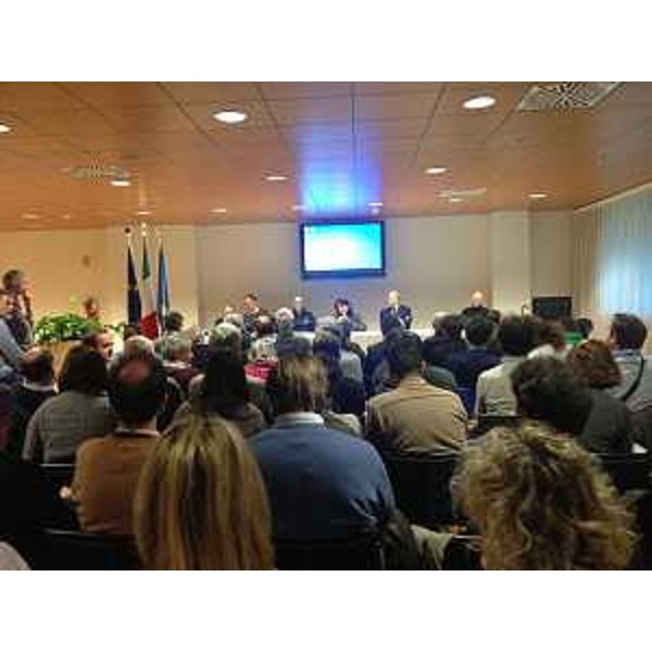 Mariagrazia Santoro (Assessore regionale Pianificazione territoriale) all'incontro tecnico sull'esecuzione degli studi di microzonazione sismica, nell'ambito delle attività svolte dalla Regione Friuli Venezia Giulia per la prevenzione del rischio sismico - Udine 18/11/2014