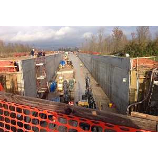 Cantiere dei lavori in corso sotto i binari della linea ferroviaria Palmanova-Cervignano, sul tratto stradale compreso fra Strassoldo e la strada statale 14 - Cervignano del Friuli 18/11/2014