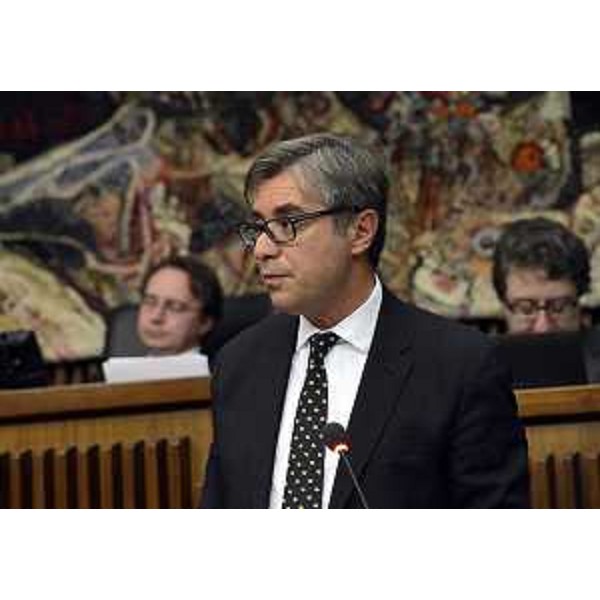 Francesco Peroni (Assessore regionale Finanze, Patrimonio, Coordinamento e Programmazione Politiche economiche e comunitarie) nell'Aula del Consiglio regionale del Friuli Venezia Giulia - Trieste 20/11/2014