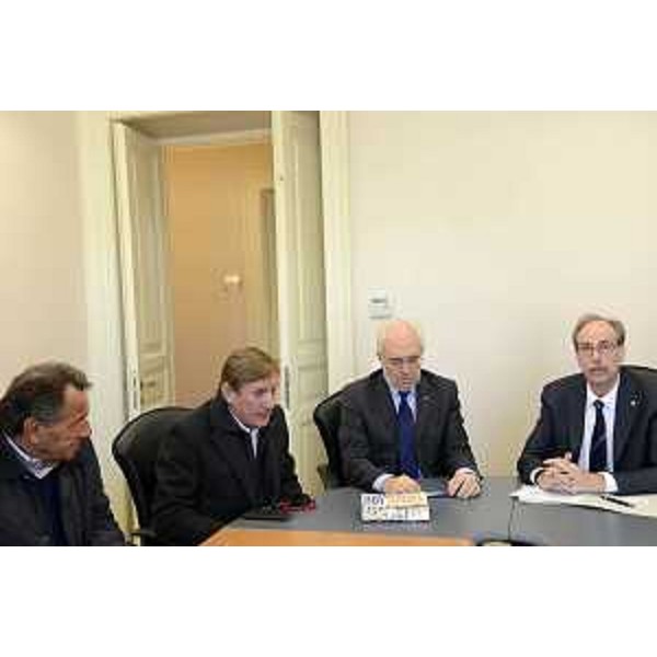 Francesco Cipolla e Giorgio Brandolin (Vicepresidente e presidente CONI FVG), Alberto Miglietta (Amministratore delegato CONI Servizi) e Gianni Torrenti (Assessore regionale Sport) alla firma della Convenzione tra Regione Friuli Venezia Giulia e CONI Servizi per il Censimento e il Monitoraggio degli impianti sportivi del FVG - Trieste 21/11/2014