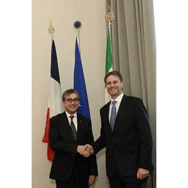 Francesco Peroni (Assessore regionale Finanze, Patrimonio, Coordinamento e Programmazione Politiche economiche e comunitarie) e Olivier Brochet (Console generale Repubblica di Francia a Milano), nella sede della Regione FVG - Trieste 21/11/2014