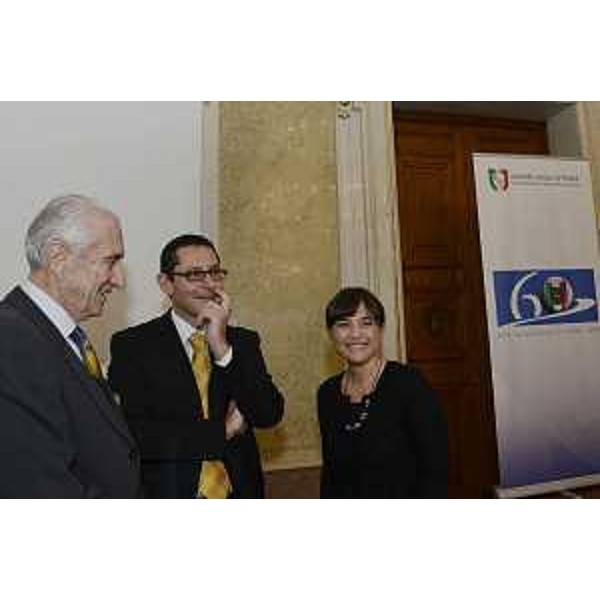 Silvio Delbello e Massimiliano Lacota (Presidente onorario e presidente Unione Istriani) e Debora Serracchiani (Presidente Regione Friuli Venezia Giulia) al convegno "Il confine orientale dal Memorandum di Londra all'allargamento dell'Unione Europea: pensieri, azioni ed omissioni nella difesa degli interessi nazionali in Istria", in occasione del 60° anniversario di fondazione dell'Unione degli Istriani, nella sede della Regione FVG - Trieste 22/11/2014