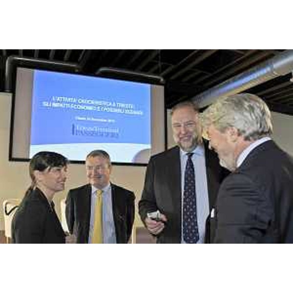 Debora Serracchiani (Presidente Regione Friuli Venezia Giulia), Franco Napp (Amministratore delegato Trieste Terminal Passeggeri S.p.A.), Roberto Cosolini (Sindaco Trieste) e Antonio Paoletti (Presidente Trieste Terminal Passeggeri) al convegno "L'attività crocieristica a Trieste: gli impatti economici e i possibili scenari", al Trieste Terminal Passeggeri del Molo IV - Trieste 24/11/2014