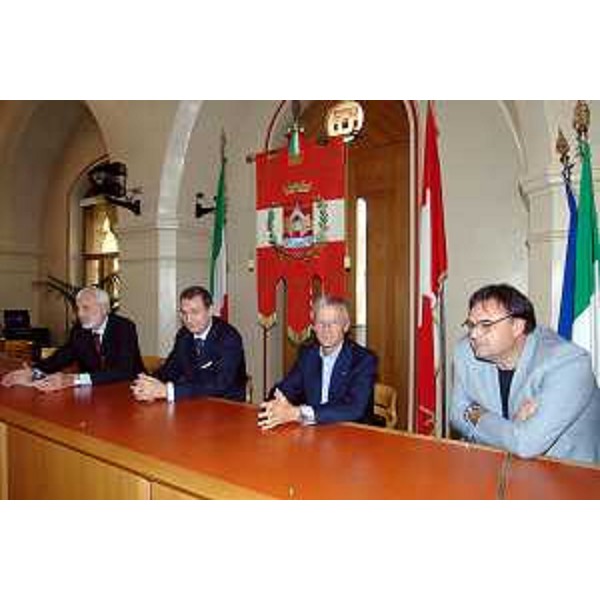Riccardo Illy (Presidente Regione Friuli Venezia Giulia), Sergio Bolzonello (Sindaco Pordenone) e Giovanni Pittino (Presidente Mercurio SpA) alla firma del Protocollo d'intesa Regione-Comune di Pordenone per la realizzazione della rete wifi. (Pordenone 21/09/07)