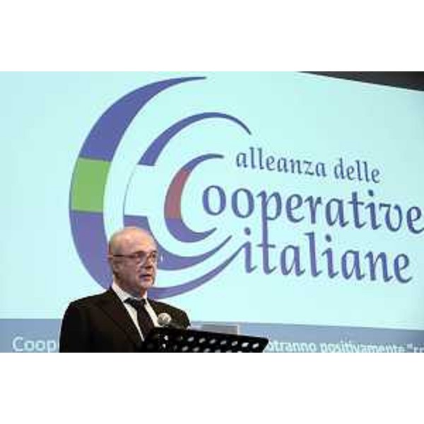 Enzo Gasparutti (Presidente Legacoop FVG) interviene alla tredicesima assemblea congressuale della Legacoop FVG, al Teatro Miela - Trieste 27/11/2014