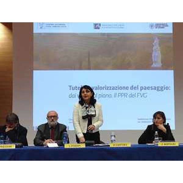 Mariagrazia Santoro (Assessore regionale Pianificazione territoriale) al convegno "Tutela e valorizzazione del paesaggio: dai vincoli al Piano. Il PPR del FVG", nell'Auditorium della Regione Friuli Venezia Giulia - Udine 27/11/2014