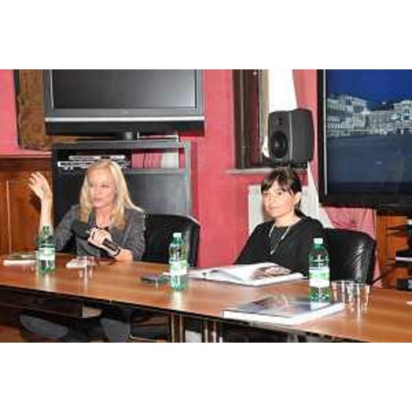 Micaela Zucconi Fonseca (Autrice) e Debora Serracchiani (Presidente Regione Friuli Venezia Giulia) alla presentazione del libro "Vivere a Trieste" - Roma 28/11/2014