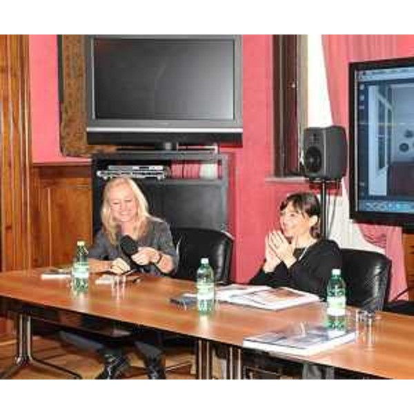 Micaela Zucconi Fonseca (Autrice) e Debora Serracchiani (Presidente Regione Friuli Venezia Giulia) alla presentazione del libro "Vivere a Trieste" - Roma 28/11/2014