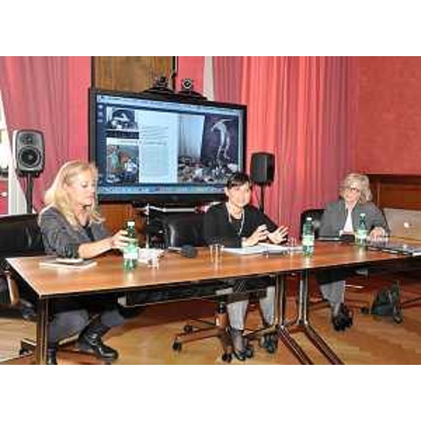 Micaela Zucconi Fonseca (Autrice), Debora Serracchiani (Presidente Regione Friuli Venezia Giulia) e Graziella Pasquinucci (Edizioni Idea Books) alla presentazione del libro "Vivere a Trieste" - Roma 28/11/2014