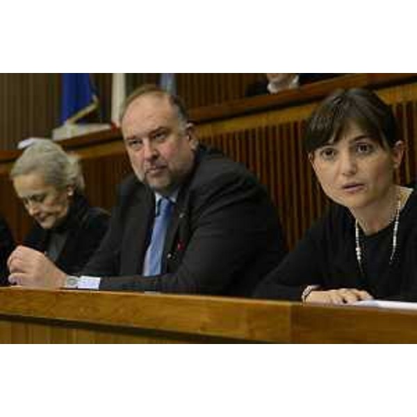 Maria Teresa Bassa Poropat (Presidente Provincia Trieste), Roberto Cosolini (Sindaco Trieste) e Debora Serracchiani (Presidente Regione Friuli Venezia Giulia) al Tavolo per la Ferriera di Servola, riunito in Consiglio regionale - Trieste 28/11/2014